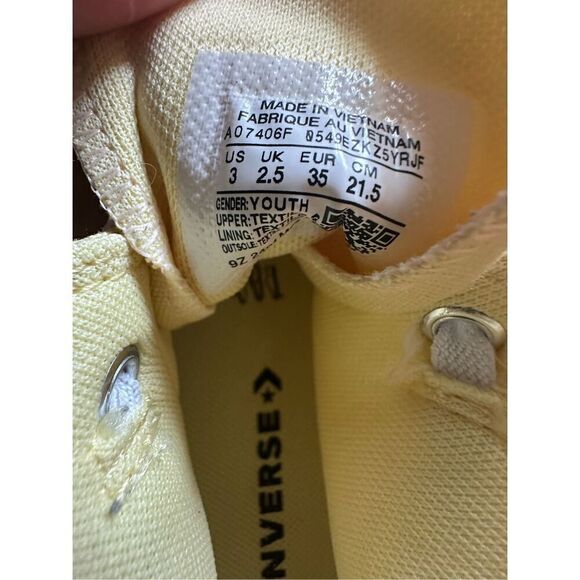 Converse Youth Yellow Citrus Print Chuck Taylor All Star High Top Sneaker Size 3 - Picture 8 of 9
